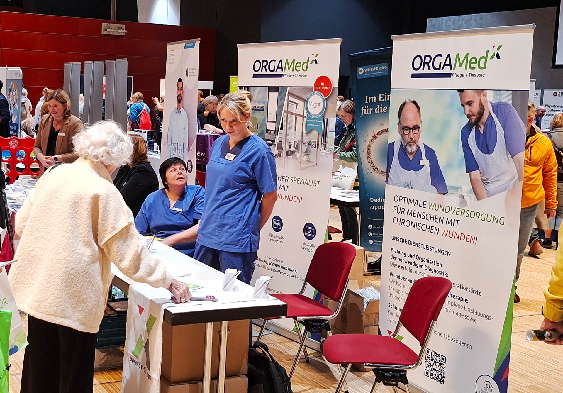 ORGAMed Messestand und Mitarbeiter auf der Gesundheitsmesse Bochum 2025
